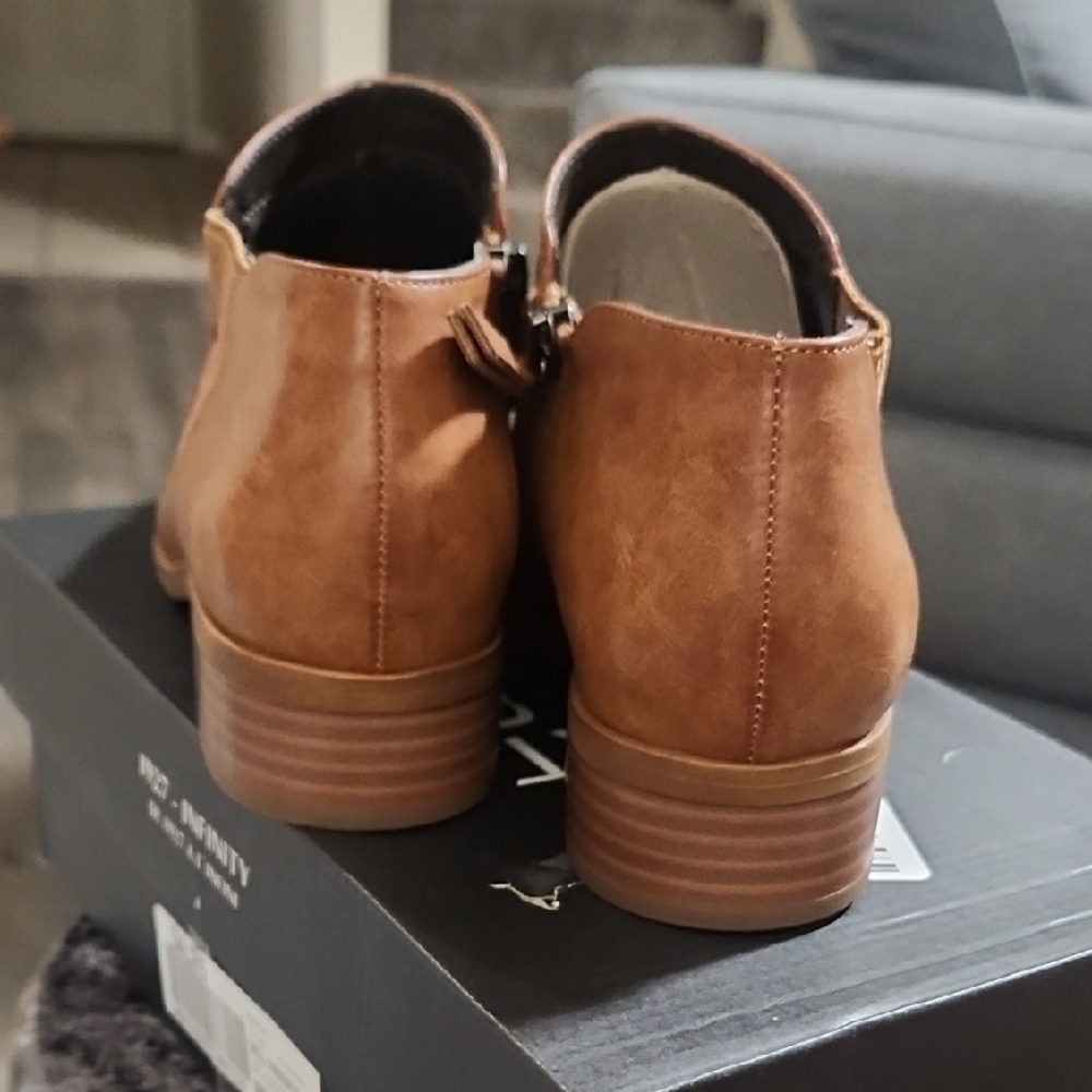Naturalizer Tan Leather Ankle Booties with Side Zip - Picture 4 of 7